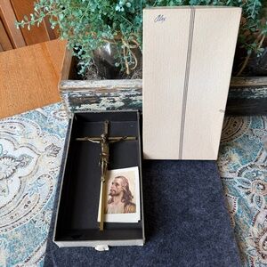 Gold Tone Brass Crucifix With Jesus Portrait In Original Box Vintage